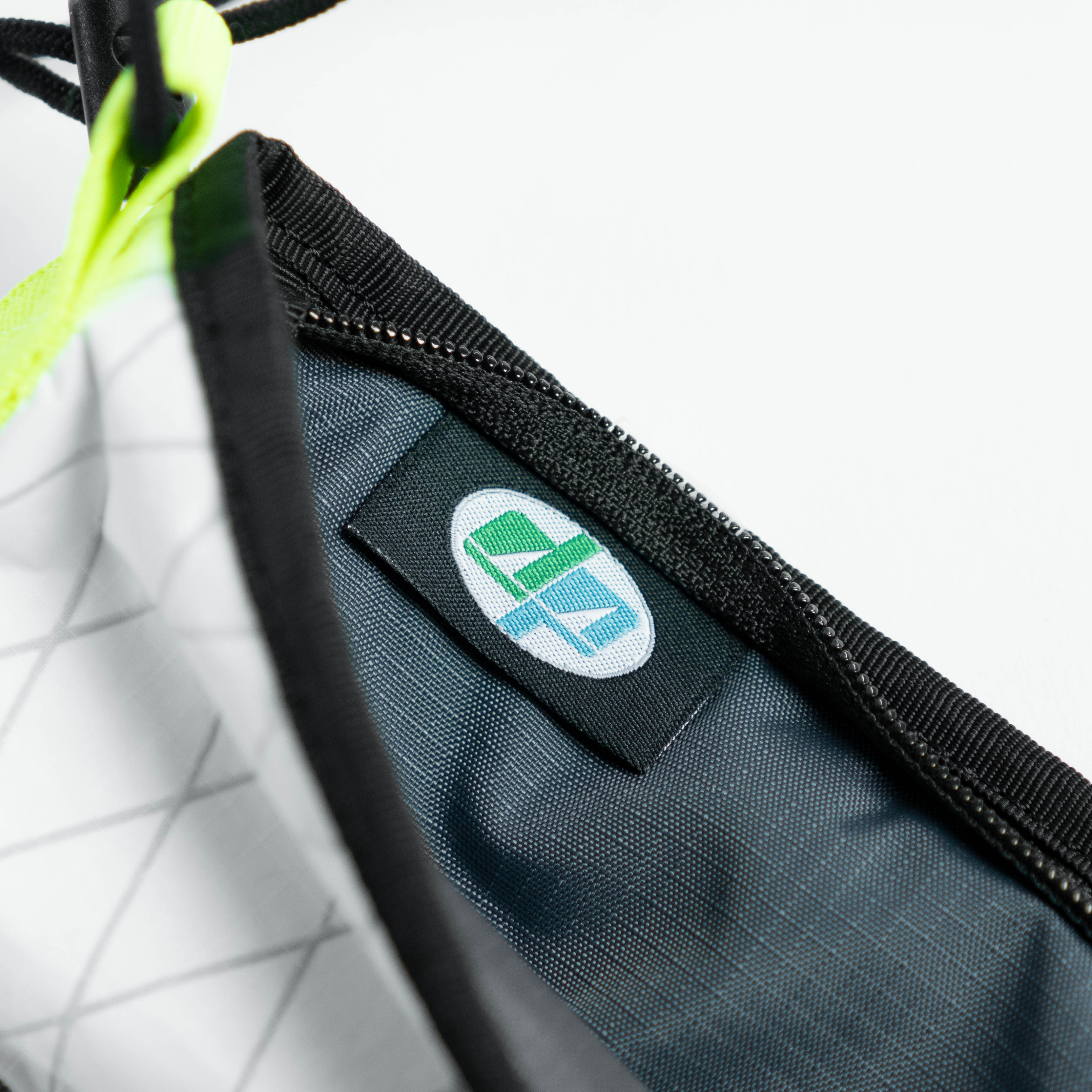 Life Behind Bars : Sacoche - Arctic/Cyberlime